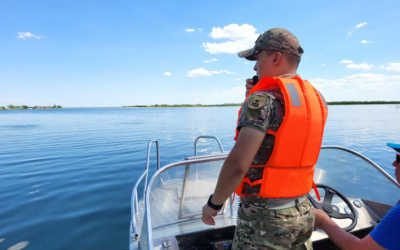 Быть внимательными у воды и не разжигать костры на природе, призывают в МЧС