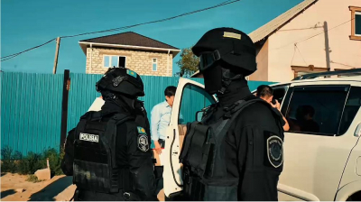​Вымогали 2 миллиона: в Атырау задержаны женщина-блогер и её сообщник